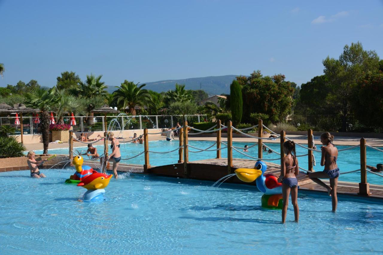 Chalets Met Buitenkeuken Op Camping Lei Suves - Joycasa Roquebrune-sur-Argens Exterior photo