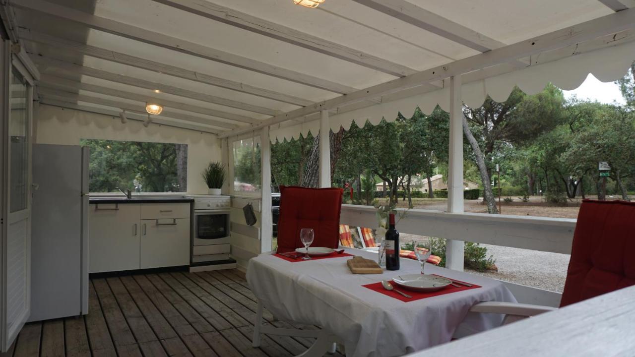 Chalets Met Buitenkeuken Op Camping Lei Suves - Joycasa Roquebrune-sur-Argens Exterior photo