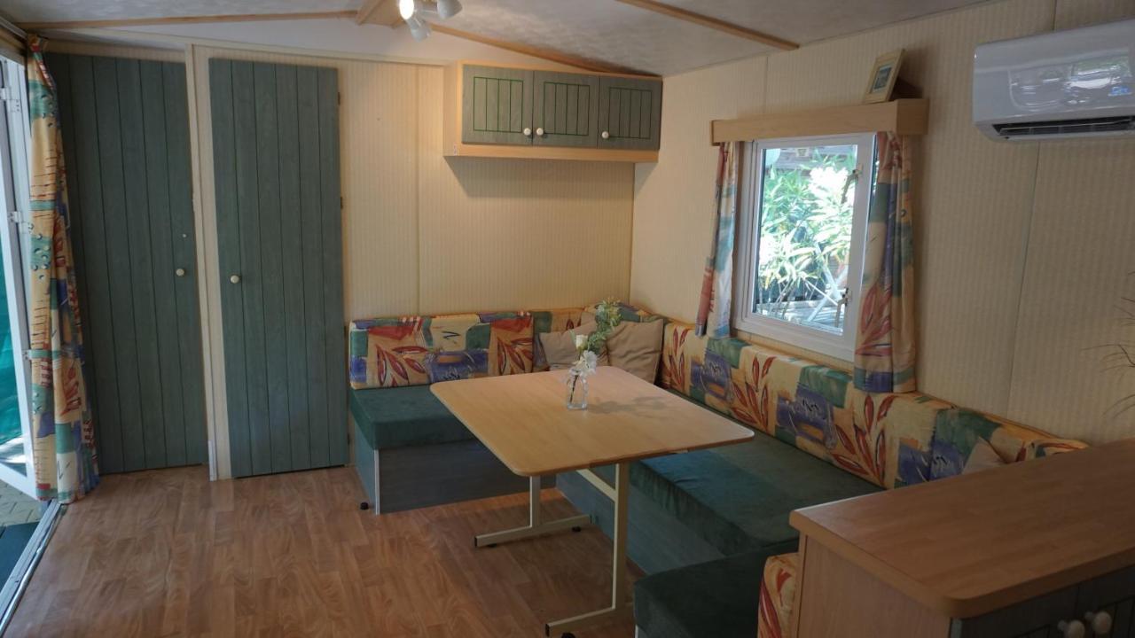 Chalets Met Buitenkeuken Op Camping Lei Suves - Joycasa Roquebrune-sur-Argens Exterior photo