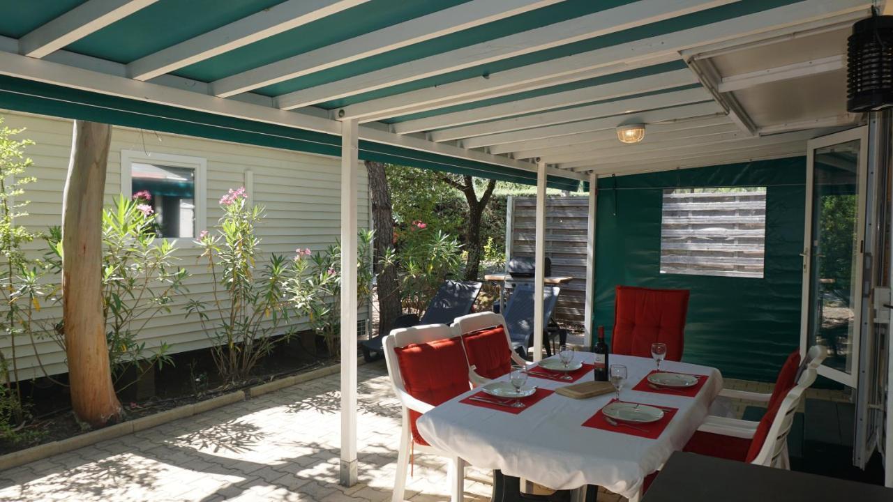 Chalets Met Buitenkeuken Op Camping Lei Suves - Joycasa Roquebrune-sur-Argens Exterior photo