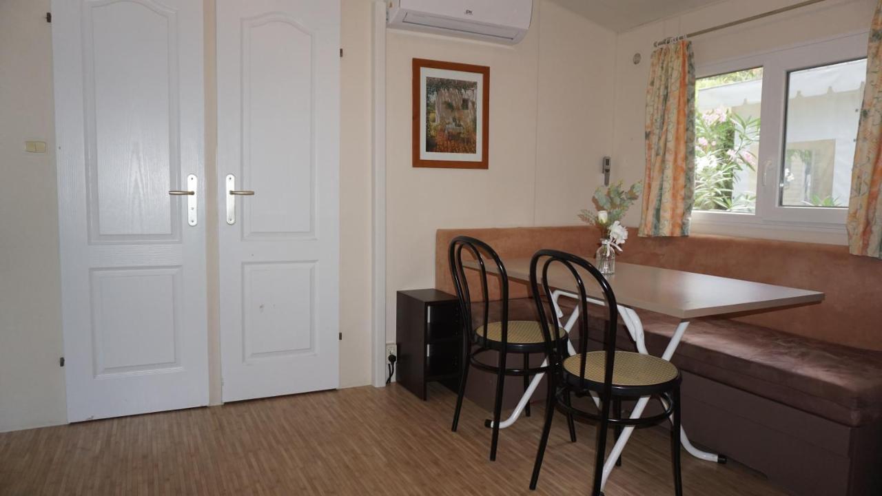 Chalets Met Buitenkeuken Op Camping Lei Suves - Joycasa Roquebrune-sur-Argens Exterior photo