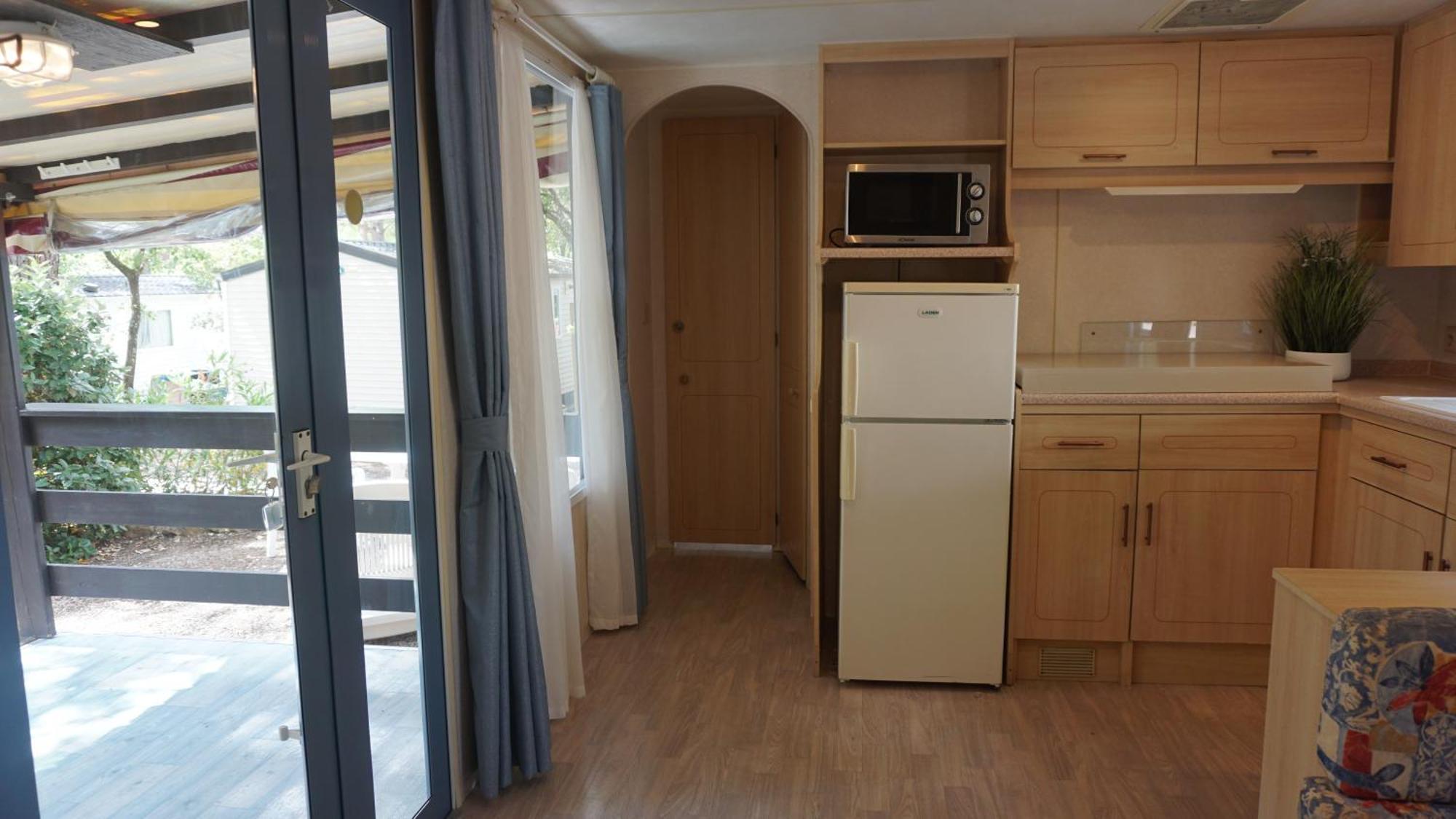 Chalets Met Buitenkeuken Op Camping Lei Suves - Joycasa Roquebrune-sur-Argens Room photo