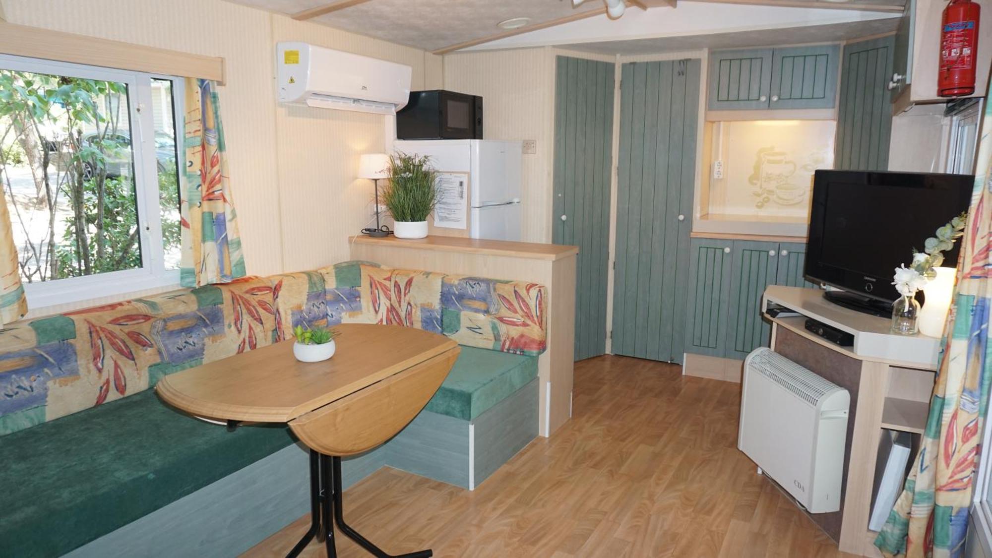 Chalets Met Buitenkeuken Op Camping Lei Suves - Joycasa Roquebrune-sur-Argens Room photo