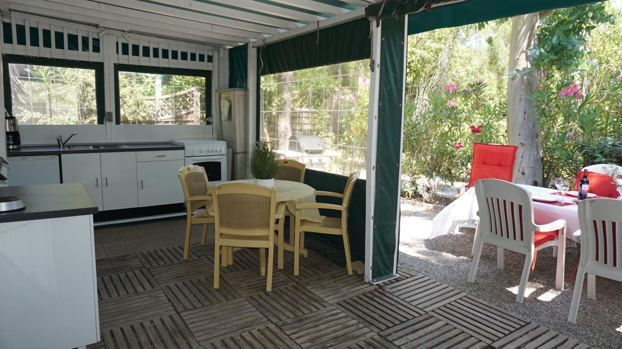 Chalets Met Buitenkeuken Op Camping Lei Suves - Joycasa Roquebrune-sur-Argens Room photo