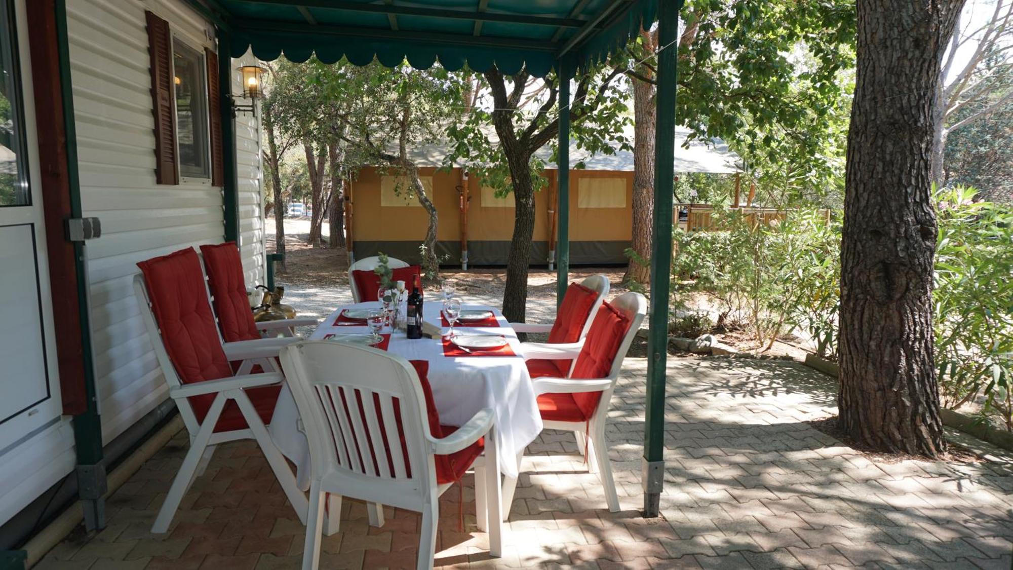 Chalets Met Buitenkeuken Op Camping Lei Suves - Joycasa Roquebrune-sur-Argens Room photo